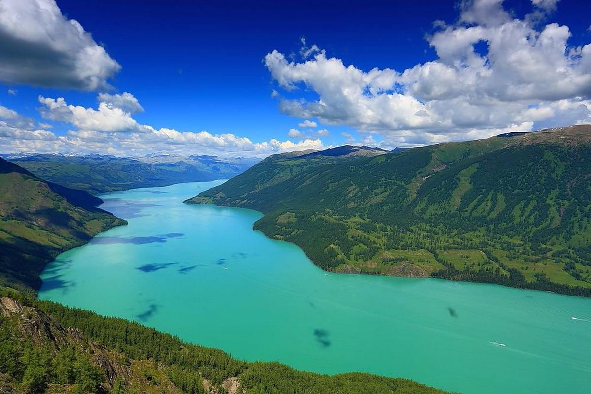 新疆最大的湖的相关图片