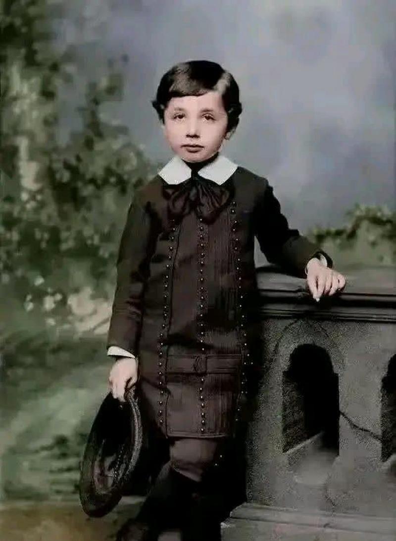 爱因斯坦小时候的相关图片
